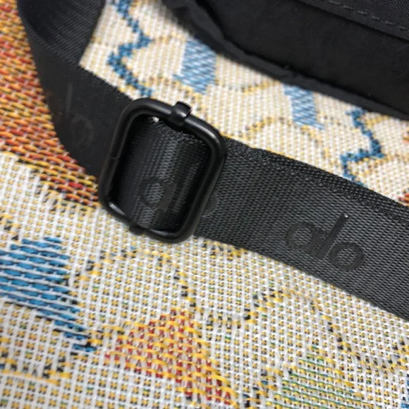 ALO Yoga Black Crossbody Bag Sleek Durable Design - Picture 6 of 7